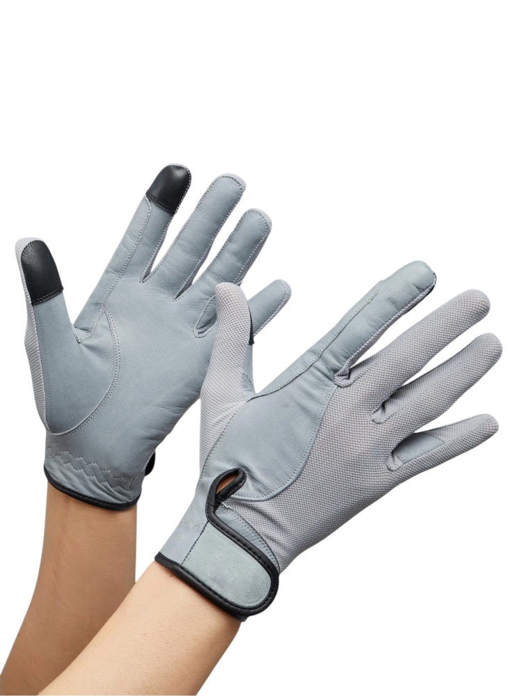 04 Riding Gloves - Image 1